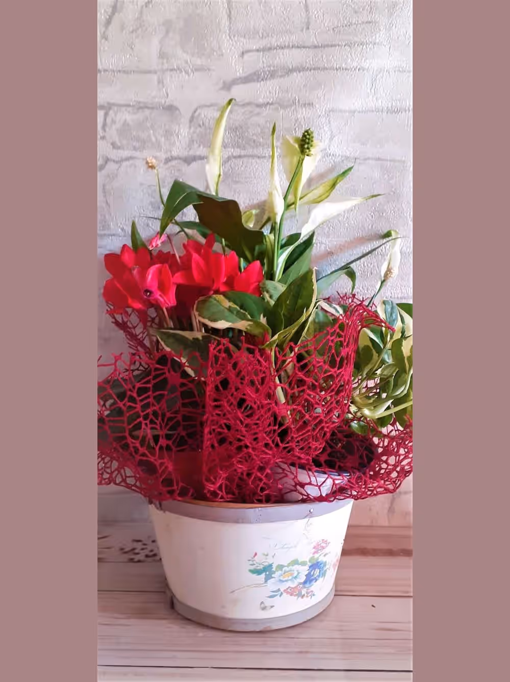 Aranjament floral cu plante de interior